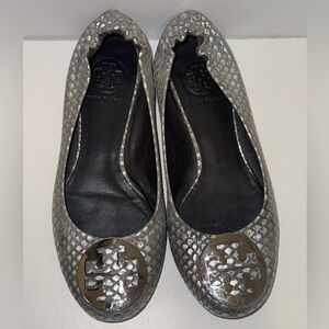 Tory Burch Metallic Snakeskin Reva Ballet Flats Silver Gray Logo Size 5M